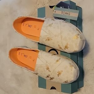 Women's Tom's Alpargata Birch Foil Bumble bee's size 8.5.